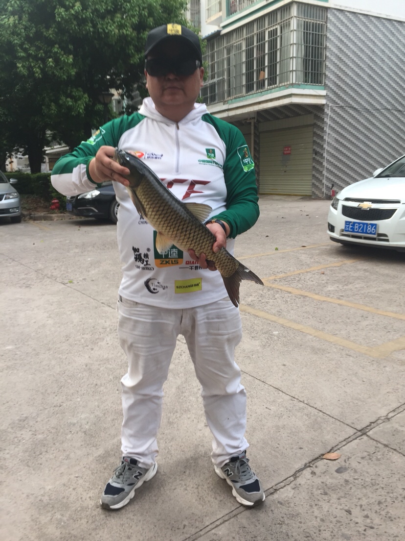 穿上节日盛装为祖国庆生,身穿战袍