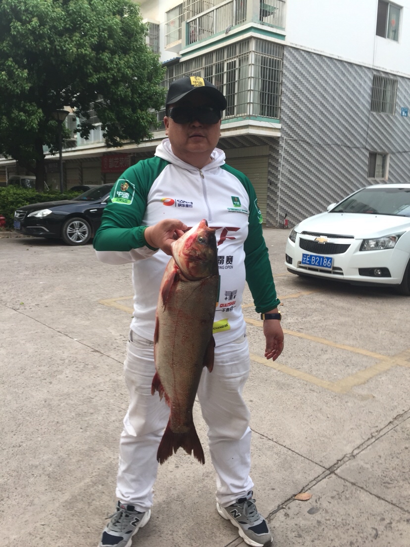 穿上节日盛装为祖国庆生,身穿战袍