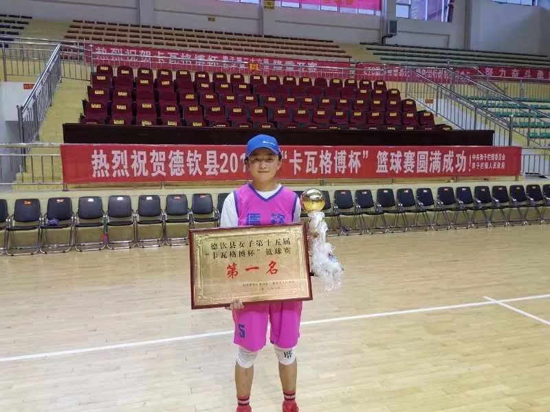 打篮球吧！德钦中学的女孩斯那初姆