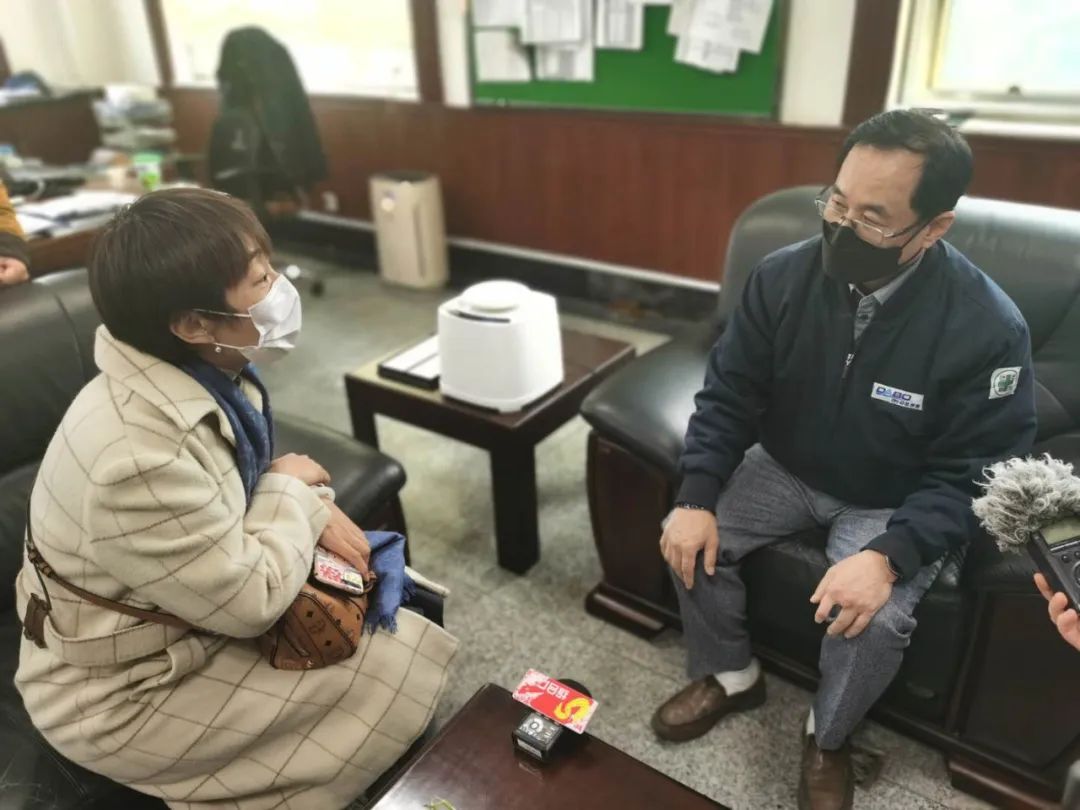 记者直击防疫保供一线,记者实地采访一线抗疫人员