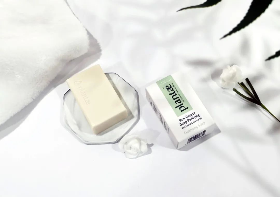 脸上痘痘反反复复毛孔大,痘痘黑头粉刺出油