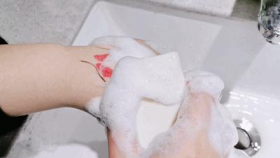 脸上痘痘反反复复毛孔大,痘痘黑头粉刺出油