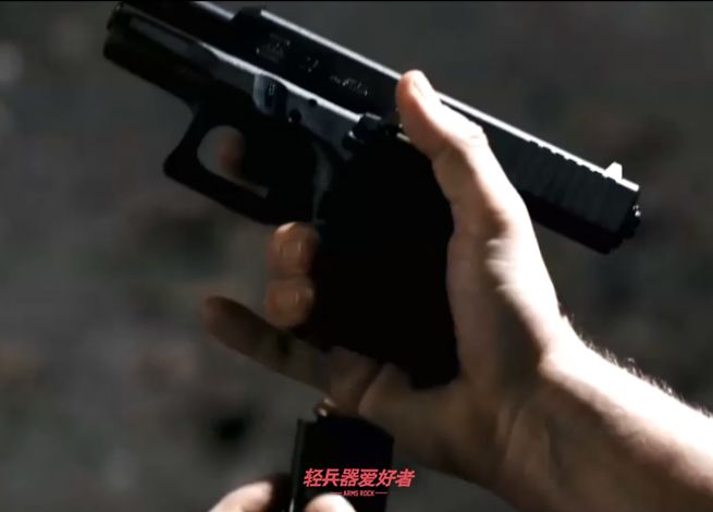 德国战术电影看过吗?《孤胆保镖》硬汉大叔和少女的枪械盛宴「电影*器武**解析」