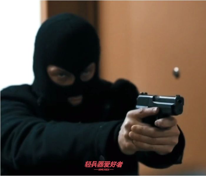 德国战术电影看过吗?《孤胆保镖》硬汉大叔和少女的枪械盛宴「电影*器武**解析」