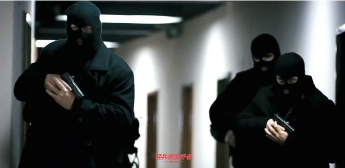 德国战术电影看过吗?《孤胆保镖》硬汉大叔和少女的枪械盛宴「电影*器武**解析」