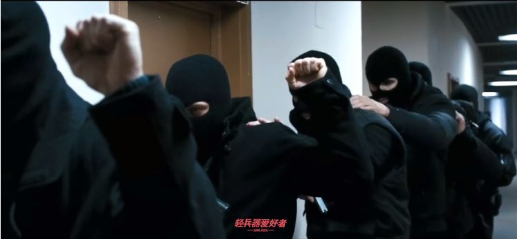 德国战术电影看过吗?《孤胆保镖》硬汉大叔和少女的枪械盛宴「电影*器武**解析」