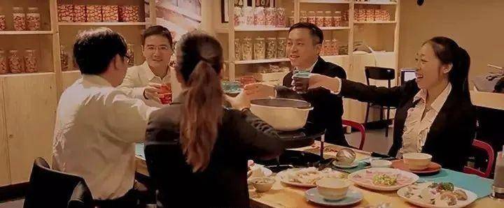 为了方便自己吃饭做了一个机器,日本人为了吃饭设计的神器