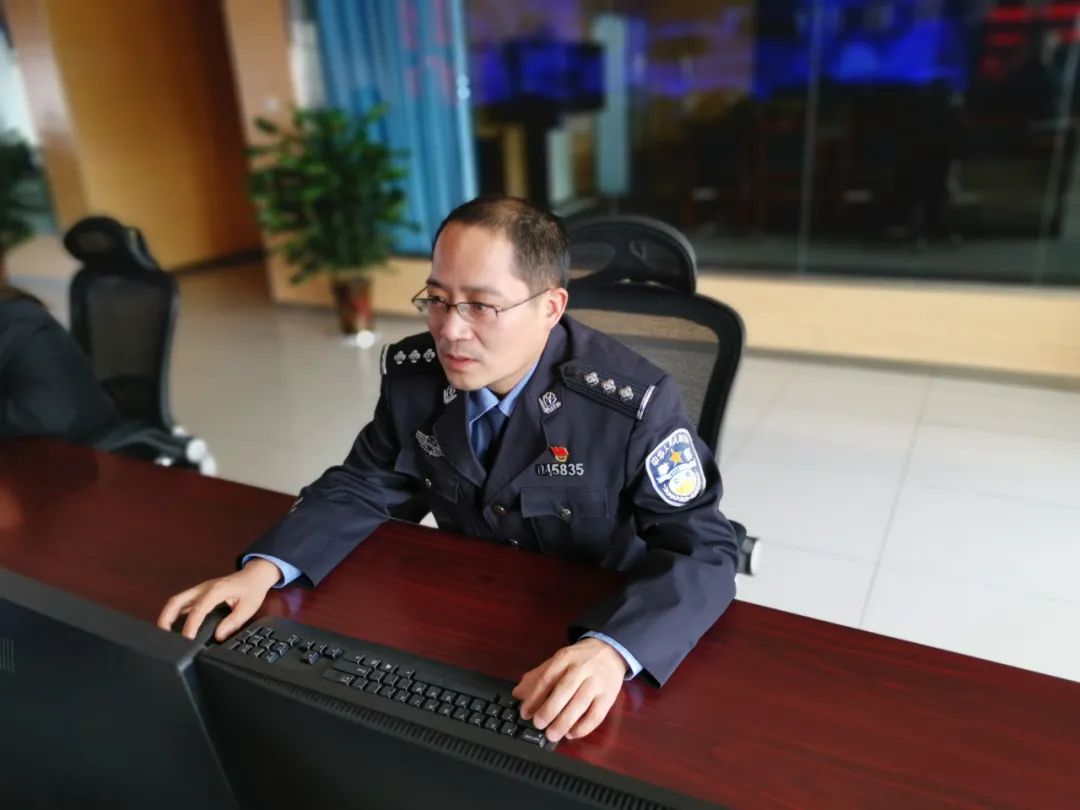 何武刚:勇毅笃行无私奉献,全心做公安科信“排头兵”