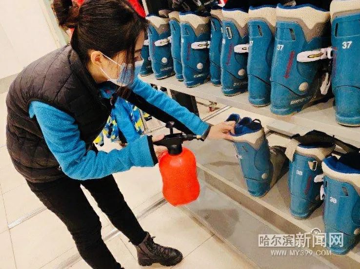 哈市大型商场复工+防疫“标配”外还做了不少“加分项”丨消杀再消杀，错时、区隔通道，“测温神器”减少顾客等待……