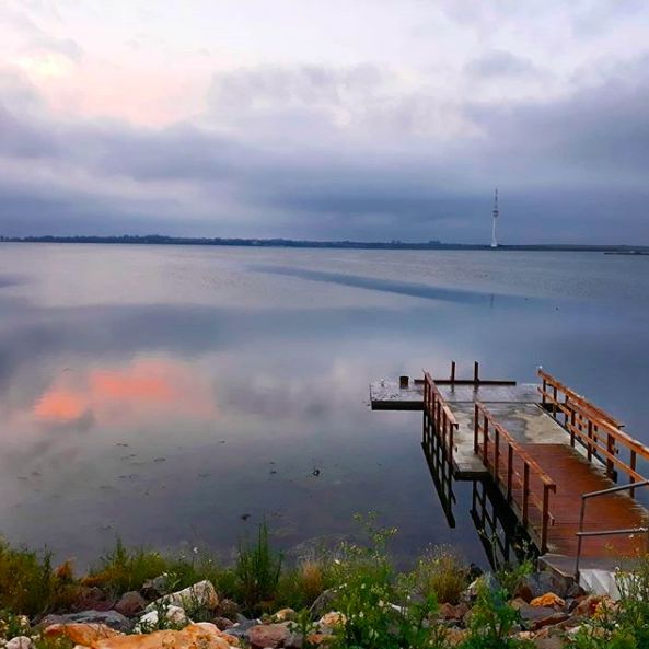 沾走“秽气”！各国花样泥浴泡出心中喜