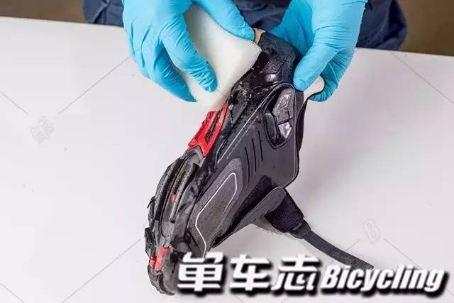 怎么样清洁鞋的表面,如何洗护鞋