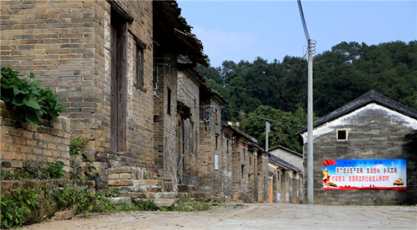 改的是危房，暖的是心房！神湾镇帮扶省定贫困村脱贫