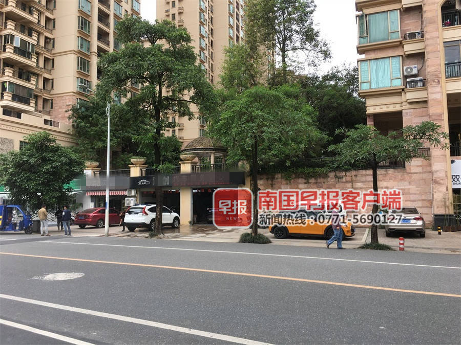 维稳办主任打了女业委会主任？高新区：只是抢夺手机时抓住胳膊