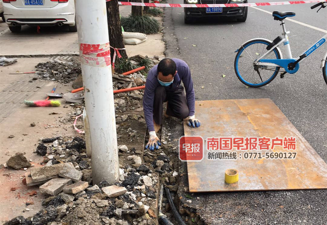 维稳办主任打了女业委会主任？高新区：只是抢夺手机时抓住胳膊