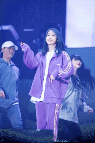 无帽卫衣虞书欣,虞书欣的衣服到底有多少钱