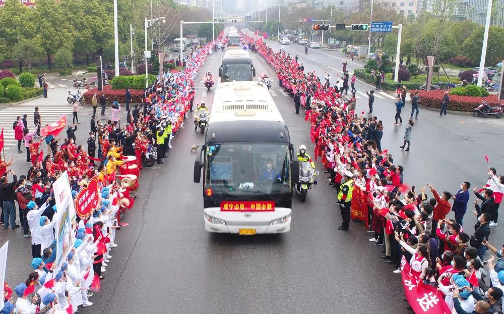 为白衣天使点赞白衣天使加油,中石油为白衣天使加油