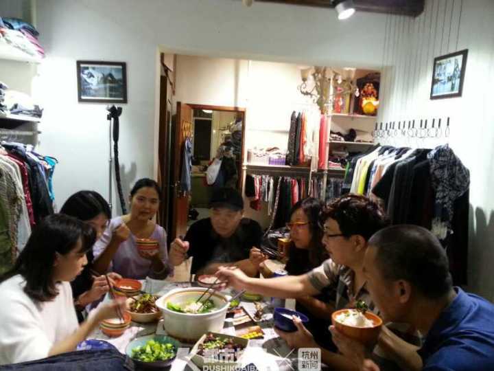 体育场路开了20年的外贸女装店不开了？不少买过他家衣服的杭州姑娘如今已做了妈妈