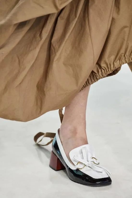 不能错过近年来大火的方头鞋,bv方头鞋推荐