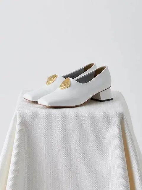 不能错过近年来大火的方头鞋,bv方头鞋推荐