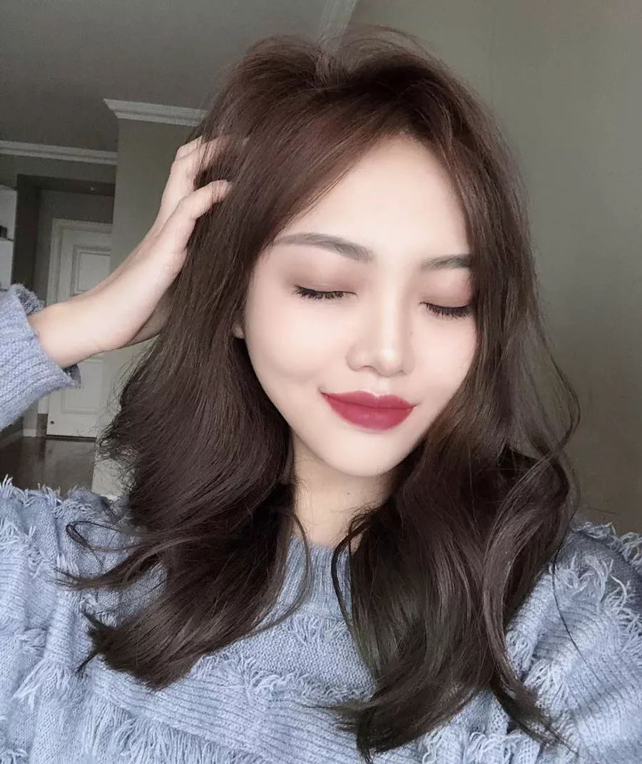 染了亚麻色好黄,发廊亚麻色染出来什么效果