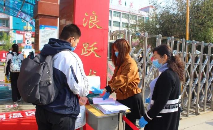 华阴高考,2022届学生走进高三奋战高考