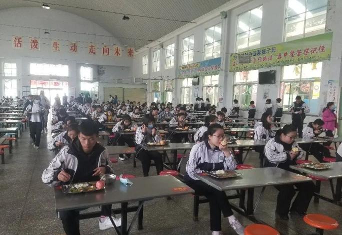 华阴高考,2022届学生走进高三奋战高考