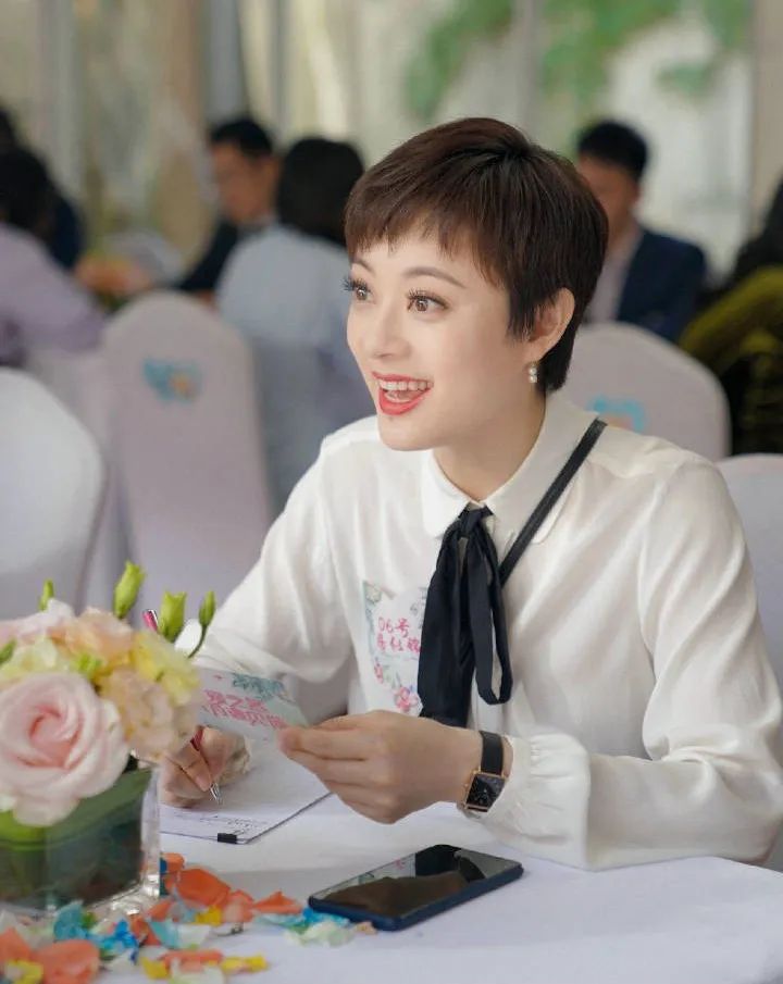 短发胖女孩穿衣搭配,短发穿衣搭配女冬季