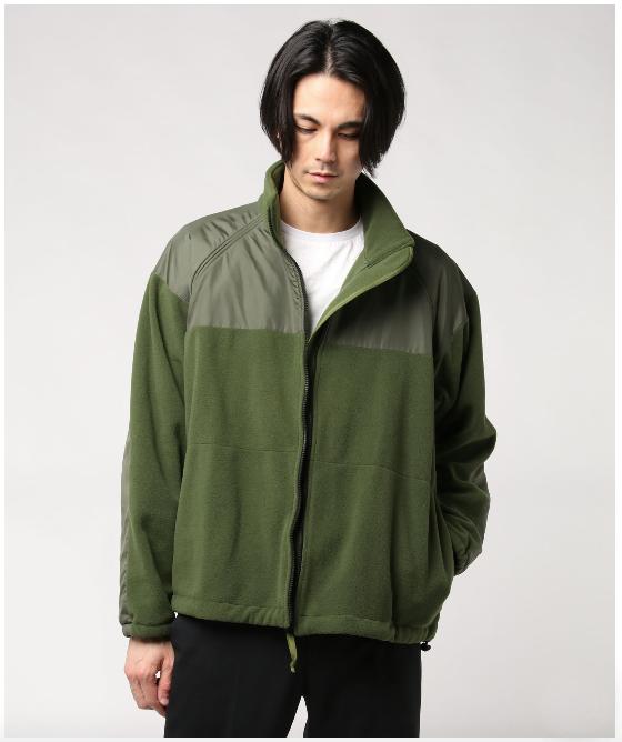 （书接上回）喜欢军事对吧！我介绍你去「军事交易所」