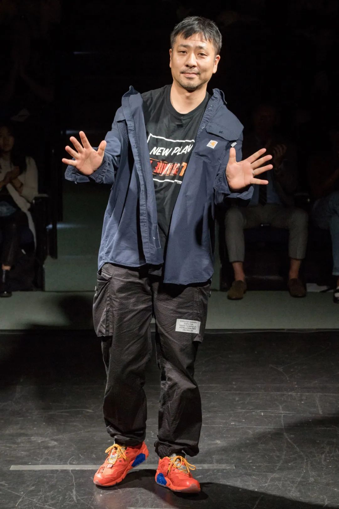 （书接上回）喜欢军事对吧！我介绍你去「军事交易所」