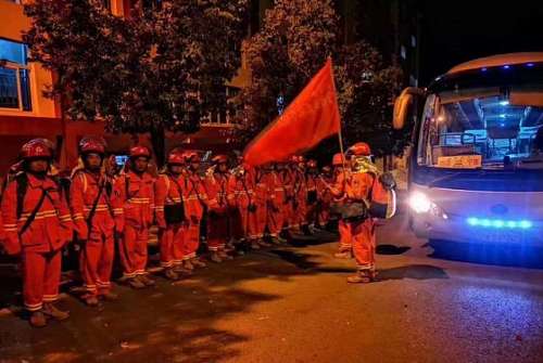 凉山19名救火英雄牺牲的最后视频,西昌消防员19名牺牲回家视频