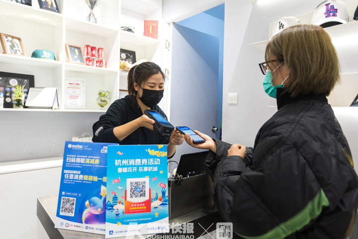 水果店老板发100元代金券,水果店老板发100代金券