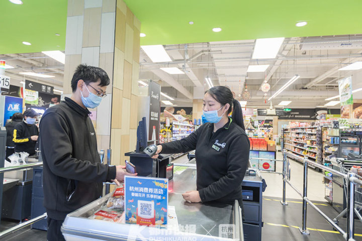 水果店老板发100元代金券,水果店老板发100代金券