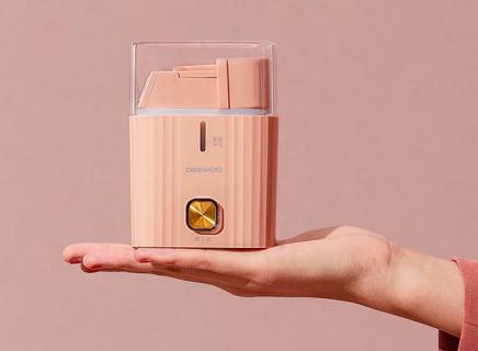 换季衣服皱巴怎么办？可以折叠的手持挂烫机1分钟熨平旧衣，一机两用，连除螨仪都省了