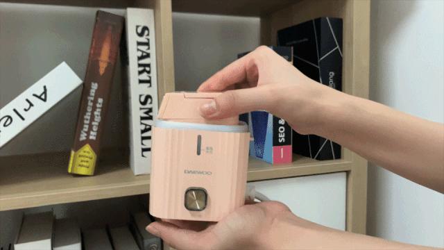 换季衣服皱巴怎么办？可以折叠的手持挂烫机1分钟熨平旧衣，一机两用，连除螨仪都省了