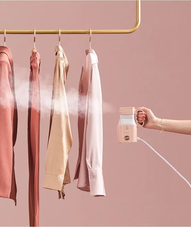 换季衣服皱巴怎么办？可以折叠的手持挂烫机1分钟熨平旧衣，一机两用，连除螨仪都省了