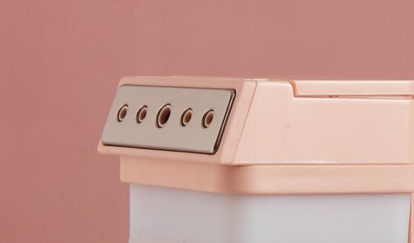 换季衣服皱巴怎么办？可以折叠的手持挂烫机1分钟熨平旧衣，一机两用，连除螨仪都省了