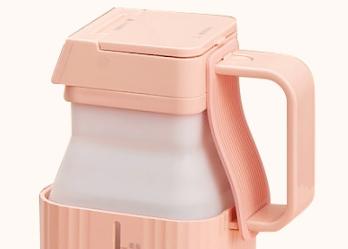 换季衣服皱巴怎么办？可以折叠的手持挂烫机1分钟熨平旧衣，一机两用，连除螨仪都省了