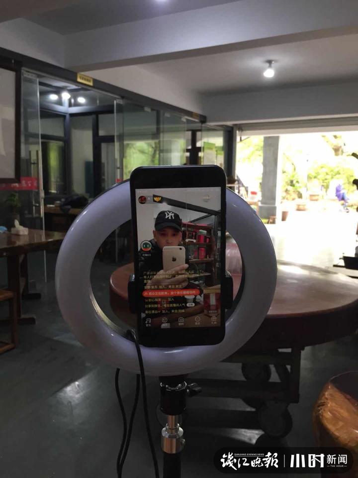 励志！杭州这个直播间很安静，他靠手语介绍的玫瑰柠檬红茶却卖火了