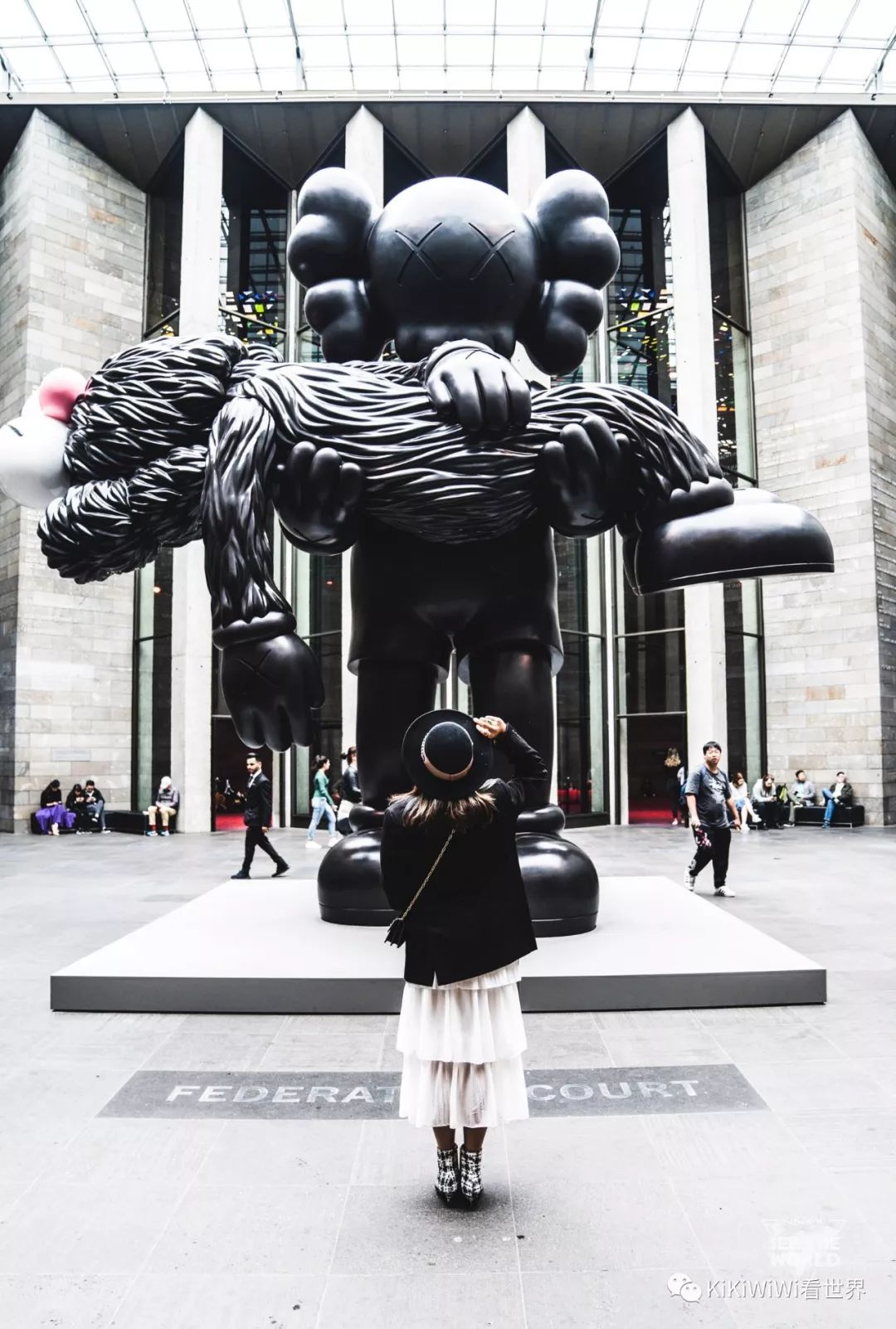 金秋澳洲行|被恶搞还求翻牌子？KAWS---一个被大牌「偏爱」的艺术家