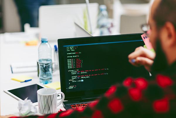 容器化部署和传统部署,初探地底阵容