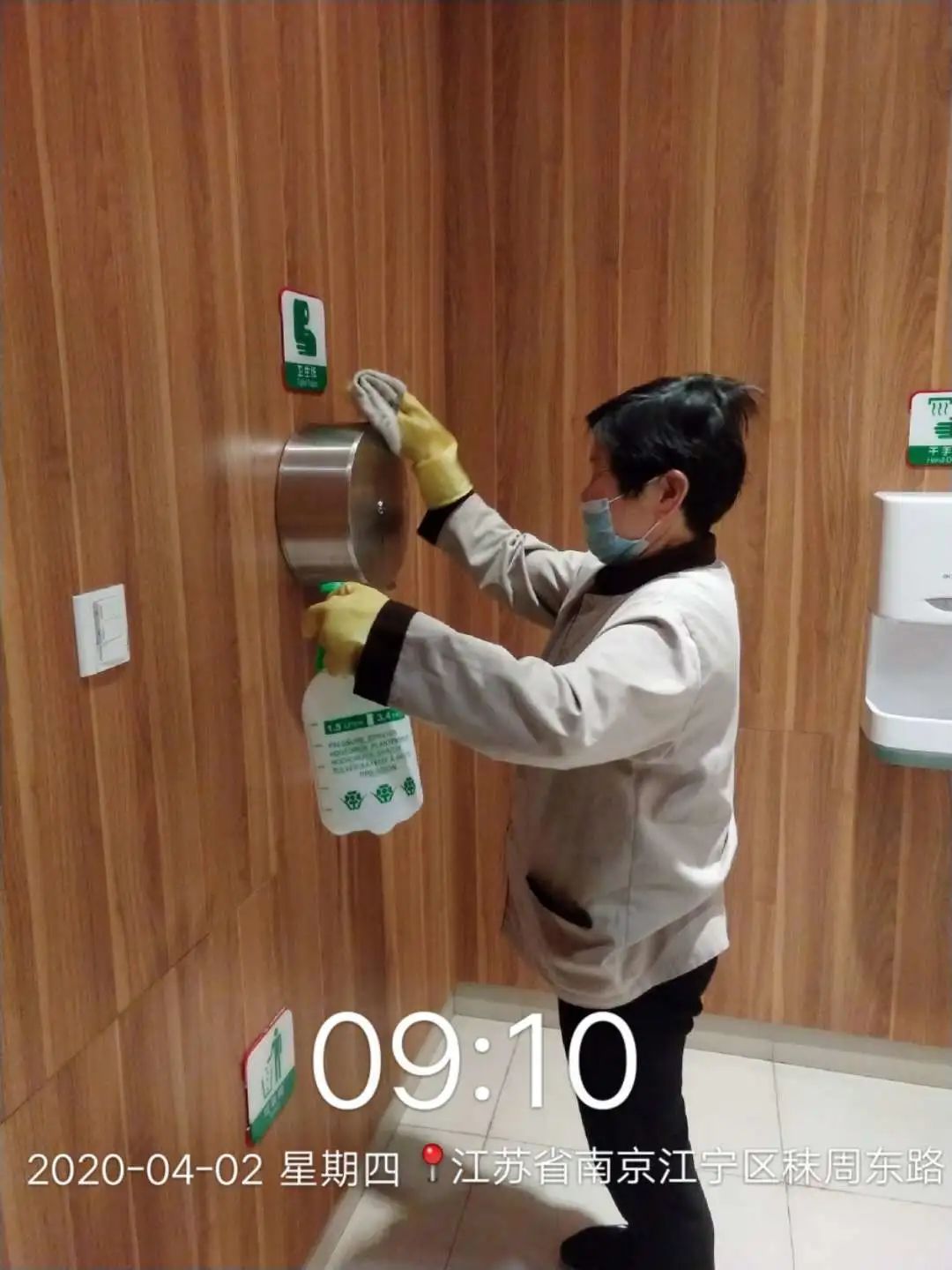 除了线上放风筝拿奖品这件大事，明天10:00交广网带货明星即将诞生……