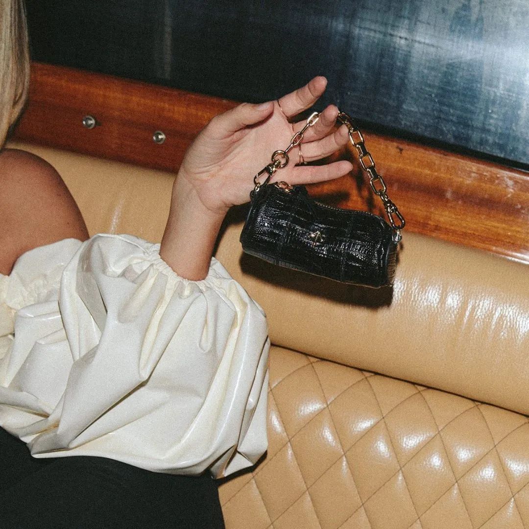 一年四季都可以背的包包性价比高,这9款包包每次背都被人说很好看