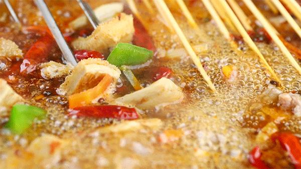 帝都惊现奇葩串串!神奇鸭肠会悬浮?!大牌口红用来吃...