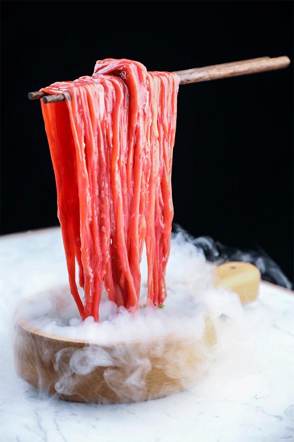 帝都惊现奇葩串串!神奇鸭肠会悬浮?!大牌口红用来吃...