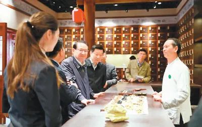 人民日报海外版专访江西省长易炼红：江西中医药发展风景正好