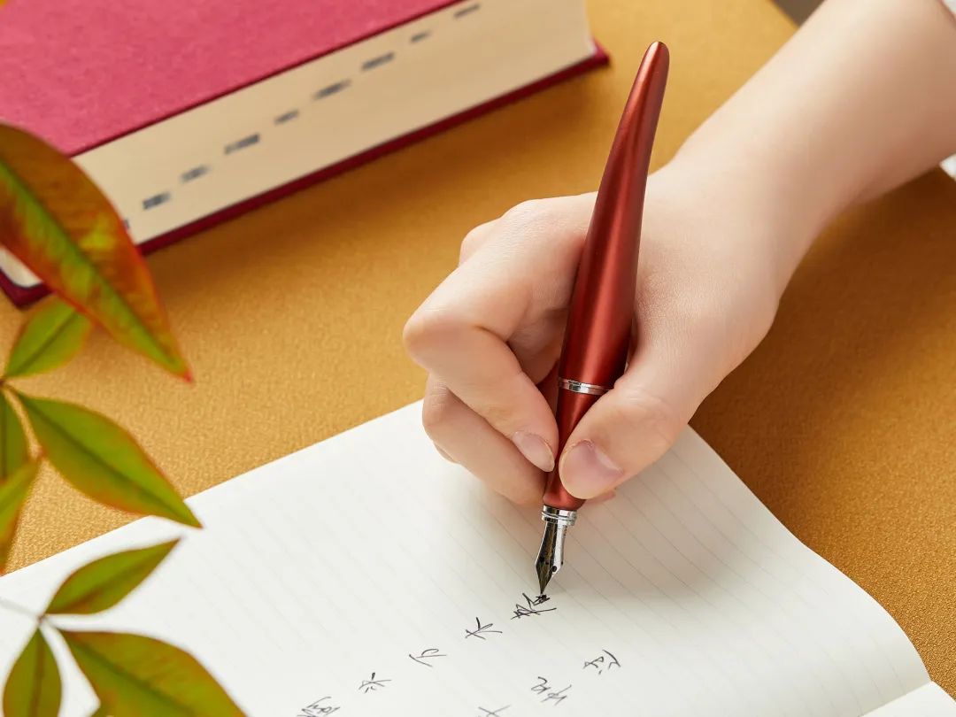 钢笔在多久就发明了,钢笔怎么发明的呢