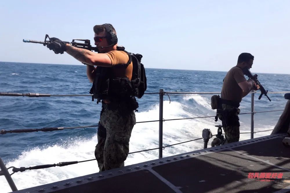 57式重机枪射击视频,14.5毫米重机枪抵肩射击