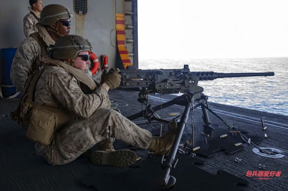 57式重机枪射击视频,14.5毫米重机枪抵肩射击