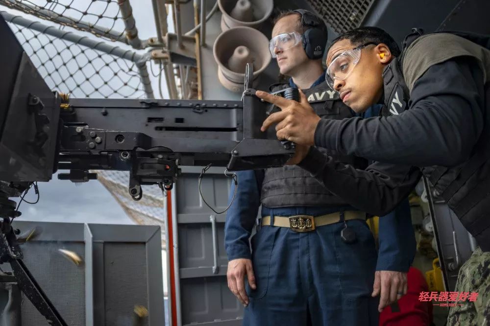 57式重机枪射击视频,14.5毫米重机枪抵肩射击