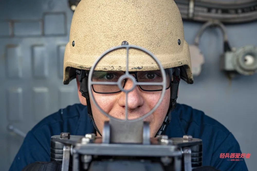 57式重机枪射击视频,14.5毫米重机枪抵肩射击